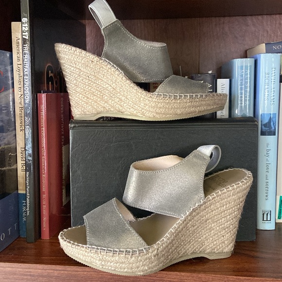 NWOB André Assous Reese Pewter Leather Espadrille Wedge Sandal Women's Size 6 - Picture 12 of 12
